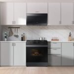 Samsung - Bespoke 6.0 Cu. Ft. Slide-In Gas Range with Precision Knobs - Matte Black Steel - Image 2