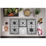 GE - 36" Built-In Gas Cooktop - Stainless Steel - Image 3