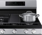 Samsung - 6.0 cu. ft. Freestanding Gas Range with 18K BTU Dual Power Burner & Self Clean - Stainless Steel - Image 6