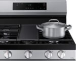 Samsung - 6.0 cu. ft. Freestanding Gas Range with WiFi and Integrated Griddle - Stainless Steel - Image 4