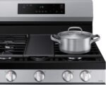 Samsung - 6.0 cu. ft. Freestanding Gas Range with WiFi and Integrated Griddle - Stainless Steel - Image 4
