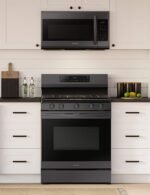 Samsung - 6.0 cu. ft. Freestanding Gas Range with No-Preheat Air Fry & Convection - Black Stainless Steel - Image 2