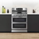 Samsung - 6.0 cu. ft. Smart Freestanding Gas Range with Stainless Cooktop & Air Fry - Stainless Steel - Image 2