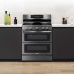 Samsung - 6.0 cu. ft. Smart Freestanding Gas Range with Flex Duo & Air Fry - Black Stainless Steel - Image 2