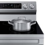 Samsung - 6.3 cu. ft. Smart Freestanding Electric Range with Flex Duo, No-Preheat Air Fry & Griddle - Stainless Steel - Image 7