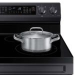 Samsung - 6.3 cu. ft. Smart Freestanding Electric Range with Flex Duo, No-Preheat Air Fry & Griddle - Black Stainless Steel - Image 7