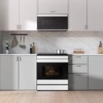 Samsung - Bespoke 6.3 Cu. Ft. Slide-In Electric Induction Range with Air Fry - White Glass - Image 2