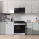 Samsung - Bespoke 6.3 Cu. Ft. Slide-In Electric Range with Air Fry - Stainless Steel - Image 2