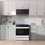 Samsung - Bespoke 6.3 Cu. Ft. Slide-In Electric Range with Air Fry - White Glass - Image 2